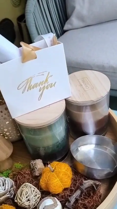 Die «Thank you»-Tasche und die Kerzen der Willkommensbox
