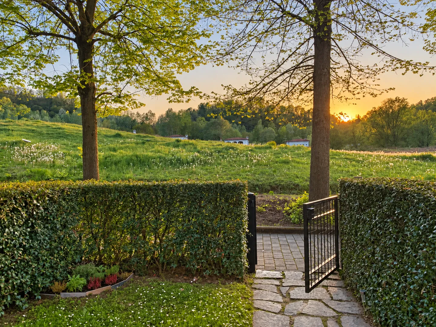 Il giardino privato del Granaio nr&nbsp;5, verso il parco della tenuta