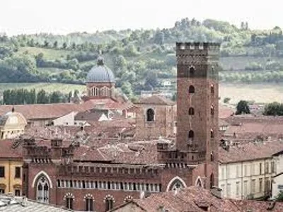 Asti vue d’en haut, avec ses tours