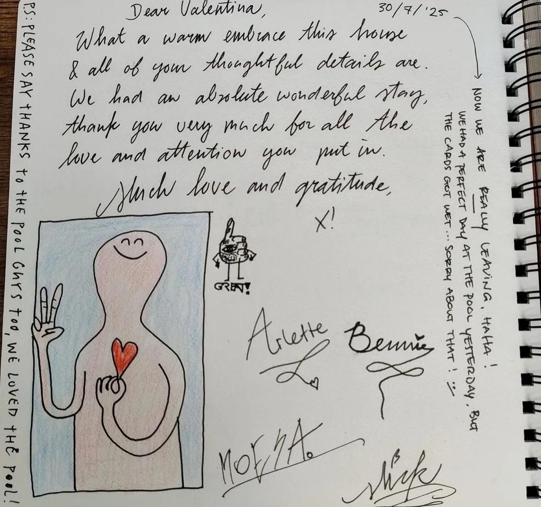 Dedica nel guest book di Dimore, 30/7/2025, con un disegno: «Dear Valentina, What a warm embrace this house & all of your thoughtful details are. We had an absolute wonderful stay, thank you very much for all the love and attention you put in. Much love and gratitude» — Arlette, Bennie e gli altri